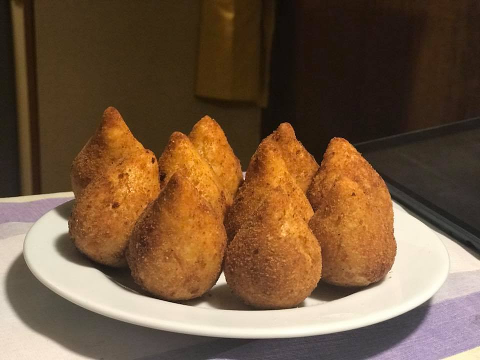 Confira esta deliciosa receita de coxinha que minha mãe me ensinou quando eu era criança!